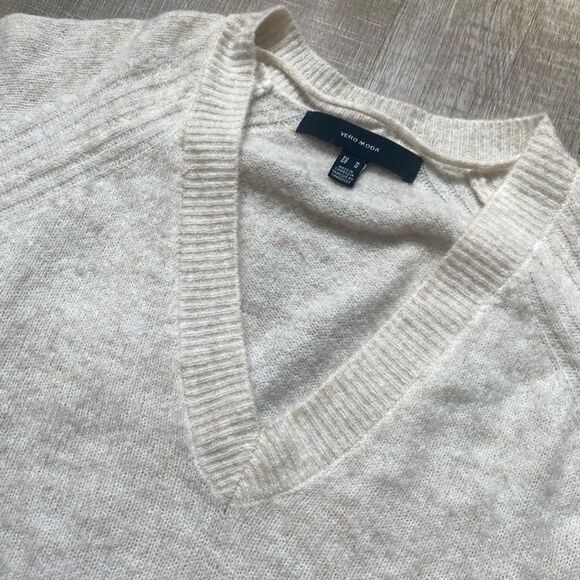 ASOS Vero Moda V-Neck Fuzzy Sweater Oatmeal Women’s Medium Preppy Classic Soft - Picture 3 of 10